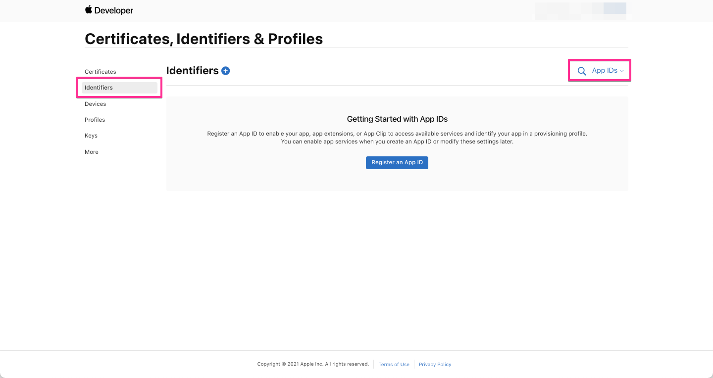 Apple Developers - Identifiers のページを開く